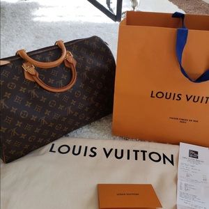 Authentic Louis Vuitton speedy 40 like new